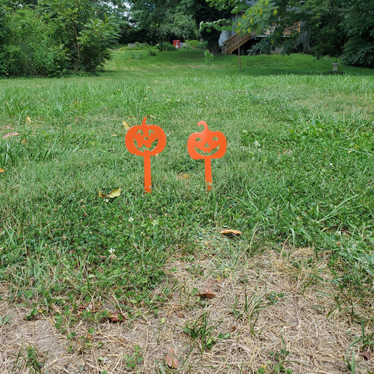 Set of 2 Pumpkin Yard Stakes – Outdoor Metal Halloween Lawn Decor – Powder Coated Steel Jack O Lanterns